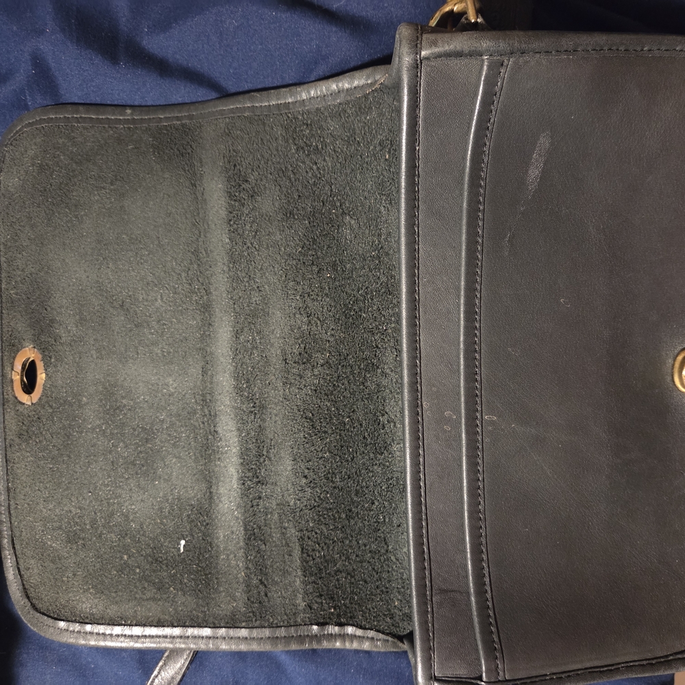 Coach Handbag. - Picture 6 of 9